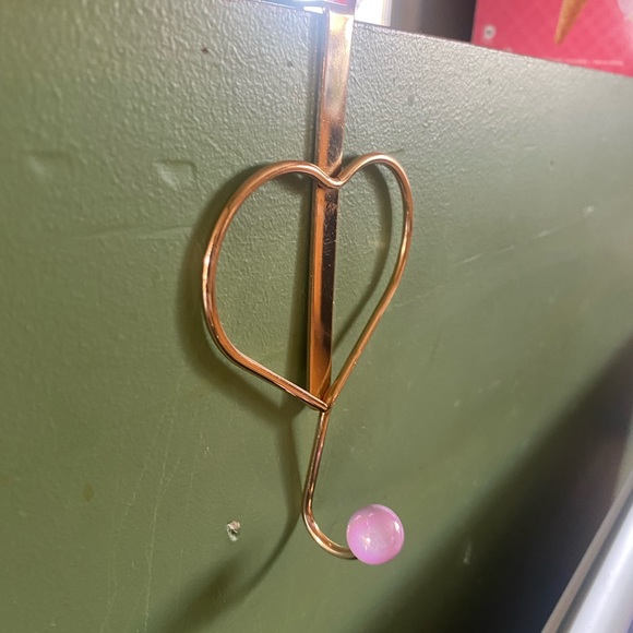 219. 6* Golden heart metal hooks, new without tag - Picture 4 of 7